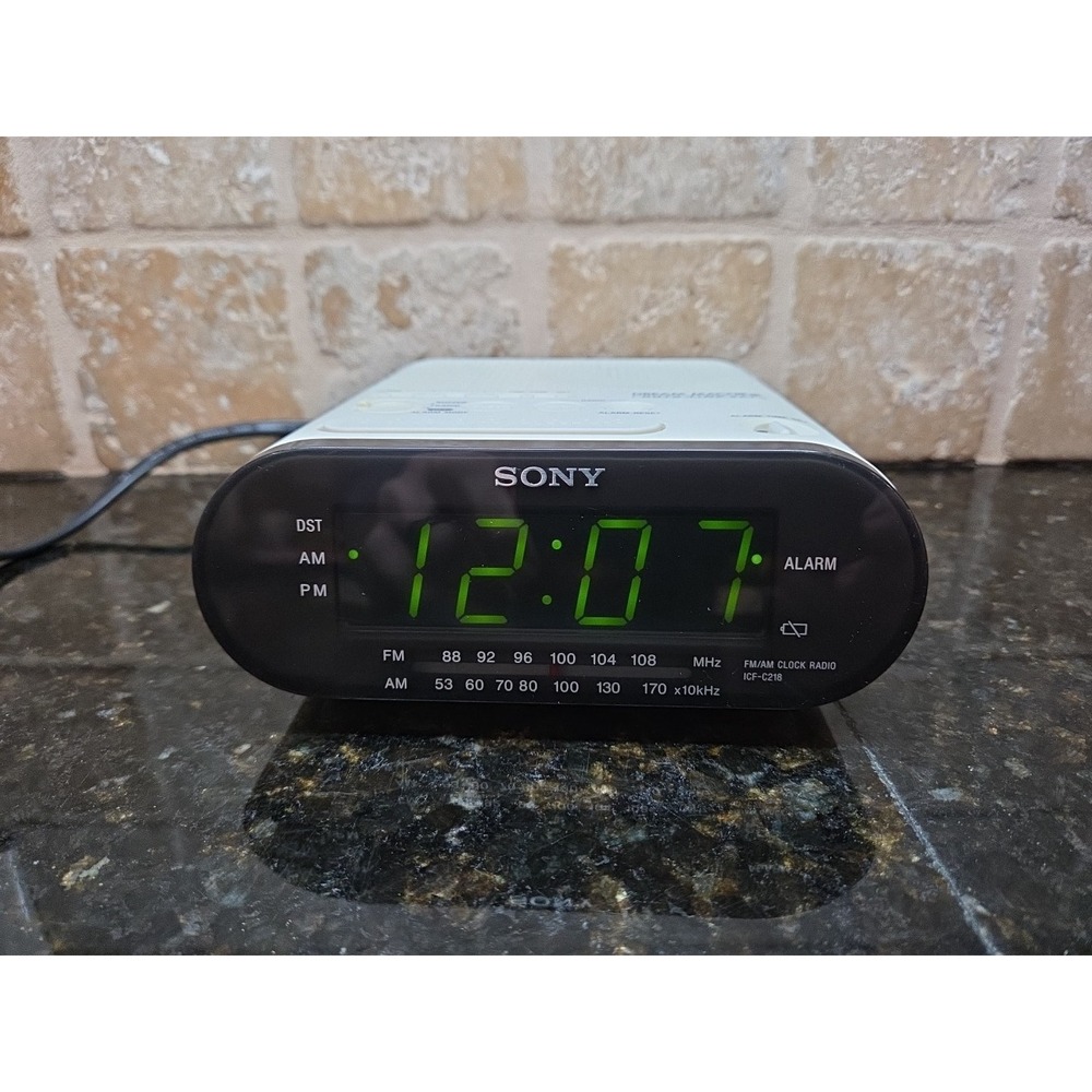 Sony ICF-C218 Dream Machine AM/FM Clock Radio Auto Time Set Daylight Saving Whit